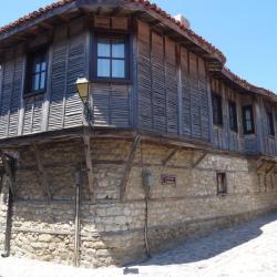 Maison typique en pierre et en bois