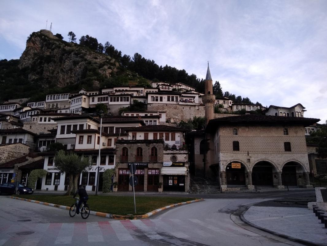 Mangalem, mosquée et vieille ville